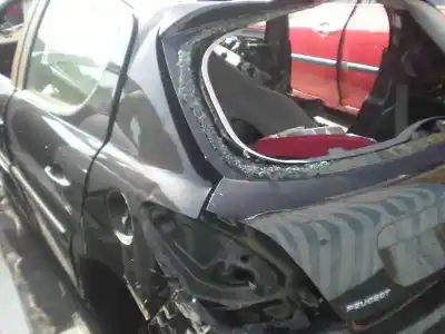 Sloopvoertuig peugeot 207 1.4 hdi van het jaar 2006 aangedreven 8hz