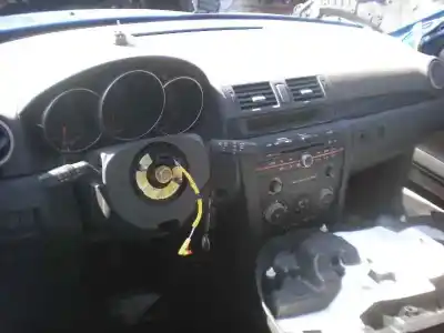 Veículo de Sucata mazda 3 berlina (bk) 1.6 cd diesel cat do ano 2004 alimentado y601