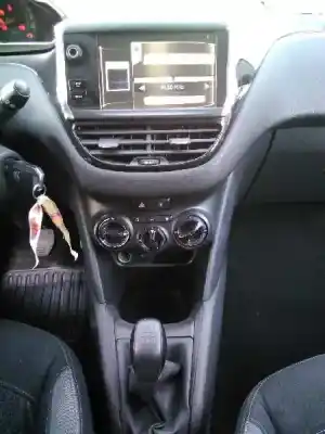 Veículo de Sucata peugeot 208 style do ano 2012 alimentado hm01