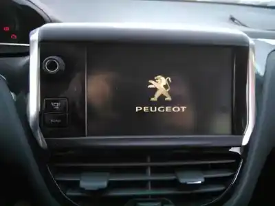 Veículo de Sucata peugeot 208 style do ano 2012 alimentado hm01