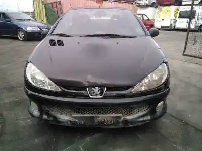 Veicolo di demolizione PEUGEOT 206 CC CC dell'anno 2004 alimentato NFU