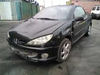 Veicolo di demolizione peugeot 206 cc cc dell'anno 2004 alimentato nfu