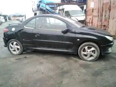 Veicolo di demolizione peugeot 206 cc cc dell'anno 2004 alimentato nfu