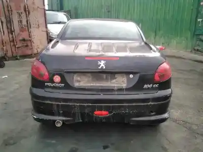 Veicolo di demolizione peugeot 206 cc cc dell'anno 2004 alimentato nfu