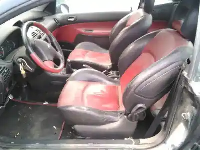 Veicolo di demolizione peugeot 206 cc cc dell'anno 2004 alimentato nfu