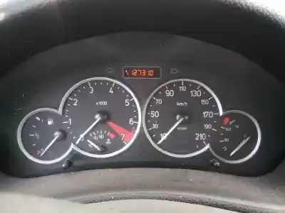 Veicolo di demolizione peugeot 206 cc cc dell'anno 2004 alimentato nfu