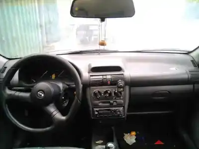 Veicolo di demolizione opel corsa b swing dell'anno 1996 alimentato x17d