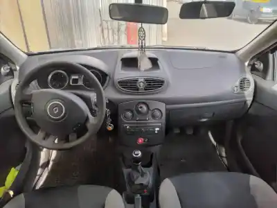 Veicolo di demolizione renault clio iii authentique dell'anno 2011 alimentato k9k67