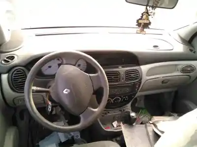 Scrapping Vehicle renault scenic rx4 (ja0) 1.9 dci sportway of the year 2002 powered f9q k7
