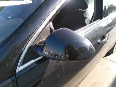 Veículo de Sucata opel insignia berlina cosmo do ano 2010 alimentado a20dth