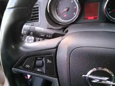 Veículo de Sucata opel insignia berlina cosmo do ano 2010 alimentado a20dth