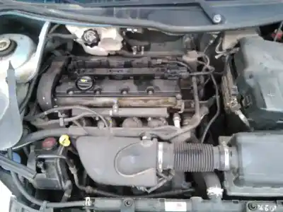 Veicolo di demolizione peugeot 206 cc cc dell'anno 2001 alimentato rfn