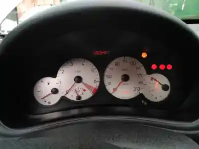 Veicolo di demolizione peugeot 206 cc cc dell'anno 2001 alimentato rfn