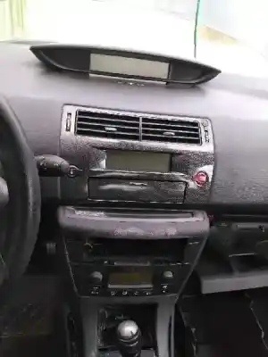 Scrapping Vehicle citroen c4 coupe collection of the year 2005 powered 9hy