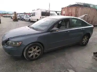 Sloopvoertuig volvo                                              s40 berlina                                                                                                                                                                                                                                                2.0 d momentum                                                                                                                                                                                                                                             van het jaar 2004 aangedreven d4204t