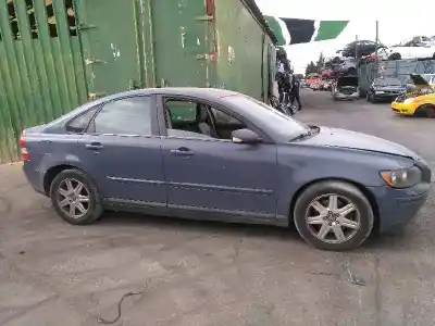 Sloopvoertuig volvo                                              s40 berlina                                                                                                                                                                                                                                                2.0 d momentum                                                                                                                                                                                                                                             van het jaar 2004 aangedreven d4204t