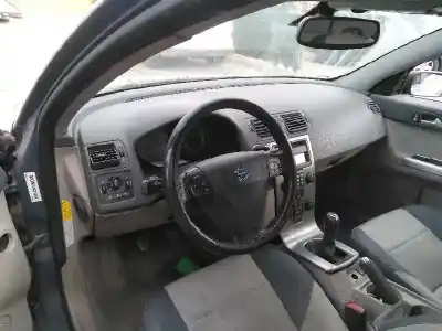 Sloopvoertuig volvo                                              s40 berlina                                                                                                                                                                                                                                                2.0 d momentum                                                                                                                                                                                                                                             van het jaar 2004 aangedreven d4204t