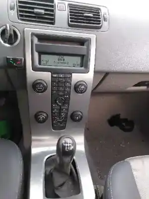 Sloopvoertuig volvo                                              s40 berlina                                                                                                                                                                                                                                                2.0 d momentum                                                                                                                                                                                                                                             van het jaar 2004 aangedreven d4204t