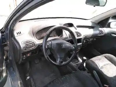 Veículo de Sucata peugeot 206 sw xs do ano 2002 alimentado rhy