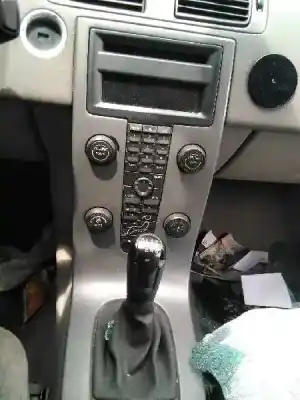 Veículo de Sucata volvo                                              s40 berlina                                                                                                                                                                                                                                                2.0 d momentum                                                                                                                                                                                                                                             do ano 2004 alimentado d4204t