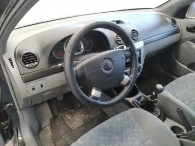 Veículo de Sucata daewoo lacetti sx do ano 2004 alimentado f16d3