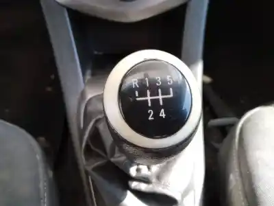 Veículo de Sucata chevrolet aveo sedán ls do ano 2013 alimentado a12xer