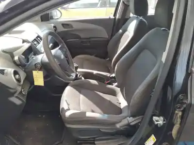Veículo de Sucata chevrolet aveo sedán ls do ano 2013 alimentado a12xer