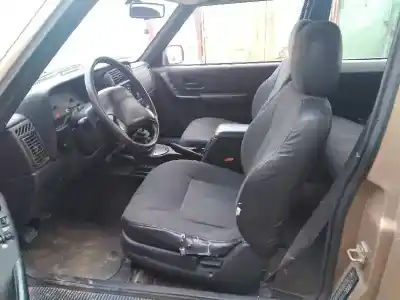 Veículo de Sucata chrysler jeep cherokee (j) 2.5 td do ano 2000 alimentado dd70c