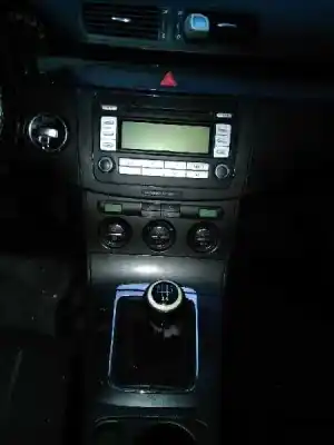 Vehicul casat volkswagen passat berlina (3c2) advance al anului 2006 alimentat bse