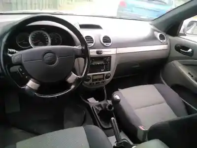 Sloopvoertuig chevrolet lacetti cdx van het jaar 2005 aangedreven f16d3-g