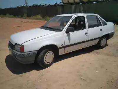 Veículo de Sucata opel kadett e beauty berlina do ano 1990 alimentado 17d