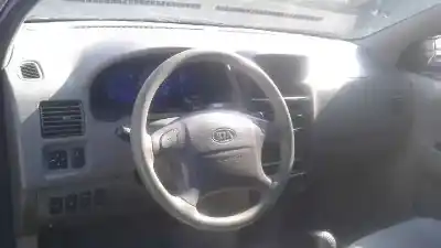 Veículo de Sucata kia carens 1.8 ls monovolumen do ano 2001 alimentado tb