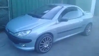 Veicolo di demolizione peugeot 206 cc cc dell'anno 2002 alimentato rfn
