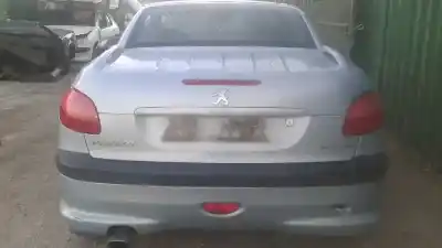 Veicolo di demolizione peugeot 206 cc cc dell'anno 2002 alimentato rfn