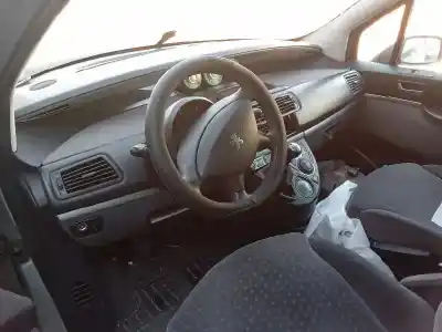 Scrapping Vehicle peugeot 807 sv of the year 2003 powered 4hw