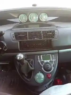 Scrapping Vehicle peugeot 807 sv of the year 2003 powered 4hw