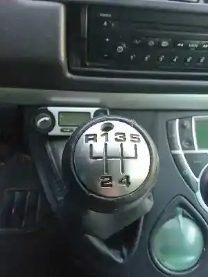 Scrapping Vehicle peugeot 807 sv of the year 2003 powered 4hw