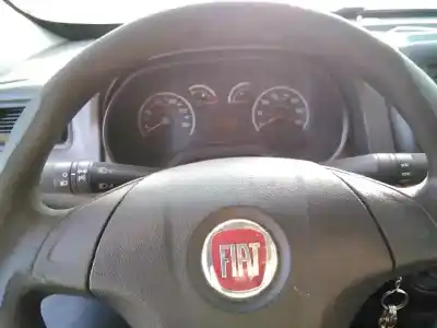 Veículo de Sucata fiat doblo emotion do ano 2010 alimentado 198a3000