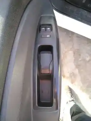 Veículo de Sucata fiat doblo emotion do ano 2010 alimentado 198a3000