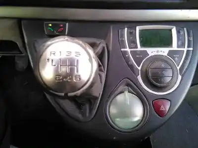 Scrapping Vehicle peugeot 807 st pack of the year 2005 powered 4hw