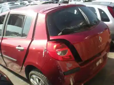 Veicolo di demolizione renault clio iii 1.4 16v dell'anno 2006 alimentato k4j 780