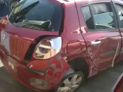 Veicolo di demolizione renault clio iii 1.4 16v dell'anno 2006 alimentato k4j 780