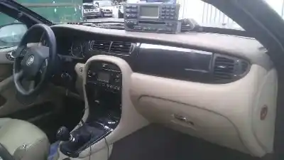 Veicolo di demolizione jaguar x-type 2.2 d classic dell'anno 2005 alimentato bg