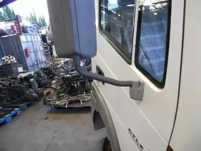 Veicolo di demolizione nissan atleon 110 dell'anno 2001 alimentato bd30d