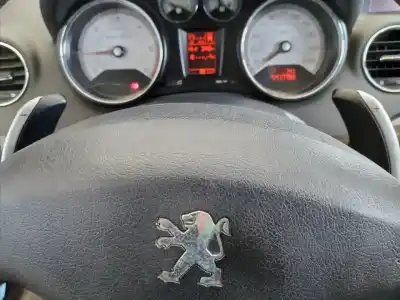 Veículo de Sucata peugeot 308 sport do ano 2008 alimentado 9hz o 9h01