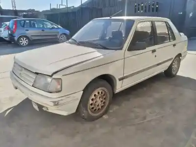 Véhicule à la ferraille peugeot 309 srdt de l'année 1991 alimenté a8b