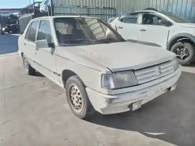 Véhicule à la ferraille peugeot 309 srdt de l'année 1991 alimenté a8b