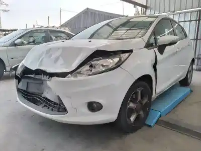 Véhicule à la ferraille ford fiesta (cb1) trend de l'année 2010 alimenté spjc