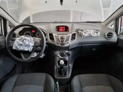 Véhicule à la ferraille ford fiesta (cb1) trend de l'année 2010 alimenté spjc