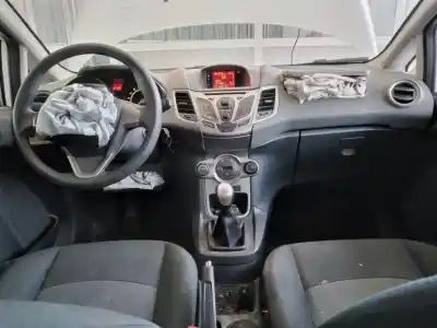 Véhicule à la ferraille ford fiesta (cb1) trend de l'année 2010 alimenté spjc